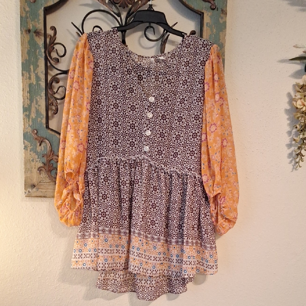 Floral Patterned Women's Top with Yellow Sleeves